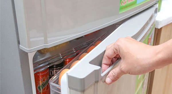 Phải làm gì khi tủ lạnh mất điện đột ngột